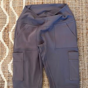 Alo leggings cargo pocket sizw M